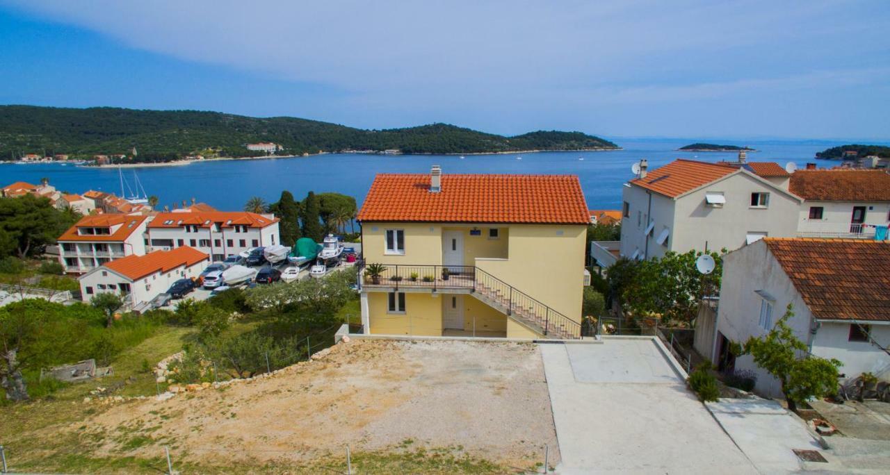 A Lovely And Cozy Room With A Breathtaking View Vis Exterior foto